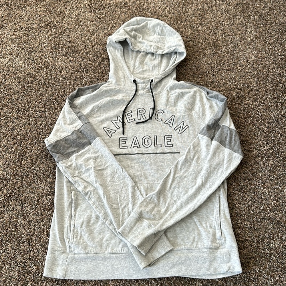 Men’s Size Medium American Eagle gray hoodie shirt